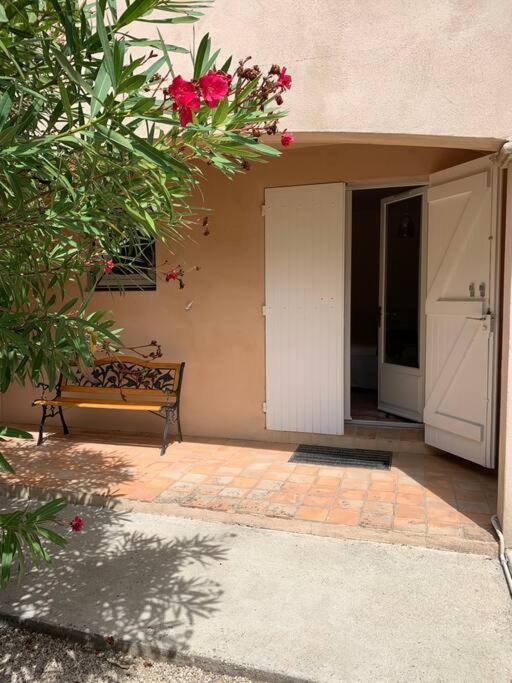 Studio En Rez-De-Jardin Arbore Avec Acces Piscine Et Clim Villeneuve-lès-Avignon Exterior foto